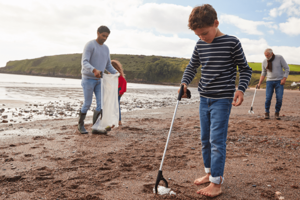 Learning about ocean plastic pollution - Collecting Litter on the Beach
