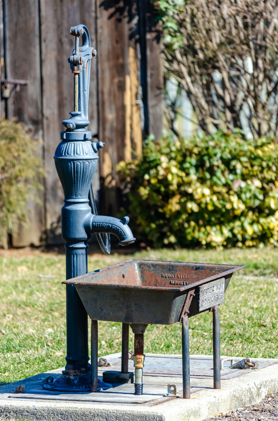 black and gray metal pump well